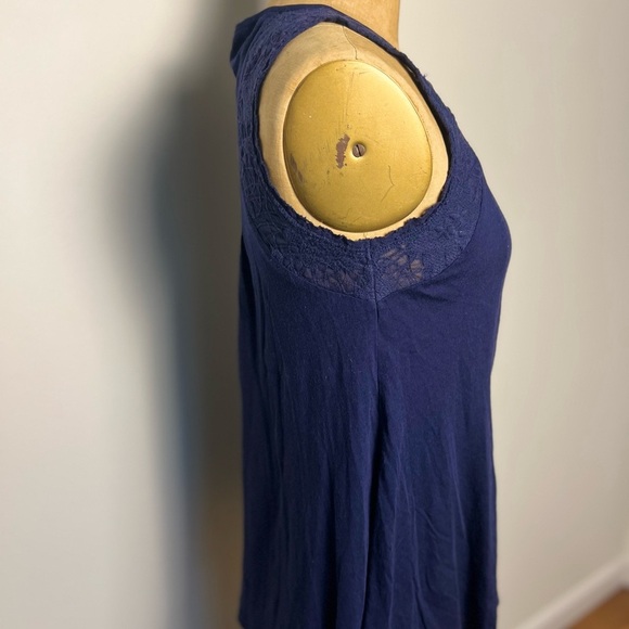 Anthropologie Meadow Rue royal
Blue knit sleeveless top with lace size small - Picture 3 of 7